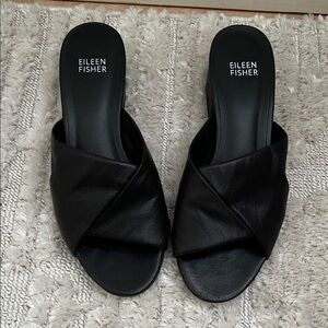 Eileen Fisher Black Leather Twist Slide Sandals size 7